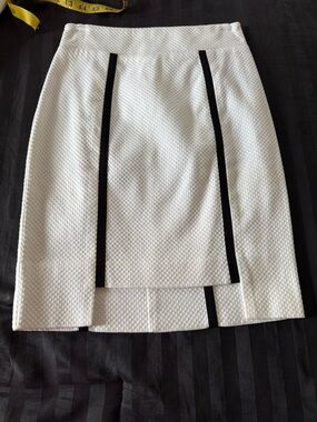 Ann Taylor White Textured Pencil Skirt with Black Trim